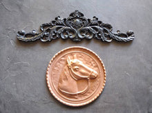 Load image into Gallery viewer, Horse head medallion d=15cm/5,9inch, furniture appliques, Horse cameo, wall medallion, resin mouldings
