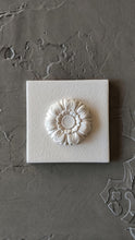 Load image into Gallery viewer, Round flower resin moulding 5.5cm, Furniture Appliques, Resin 3D flowers, carved elements, flower 3d onlay
